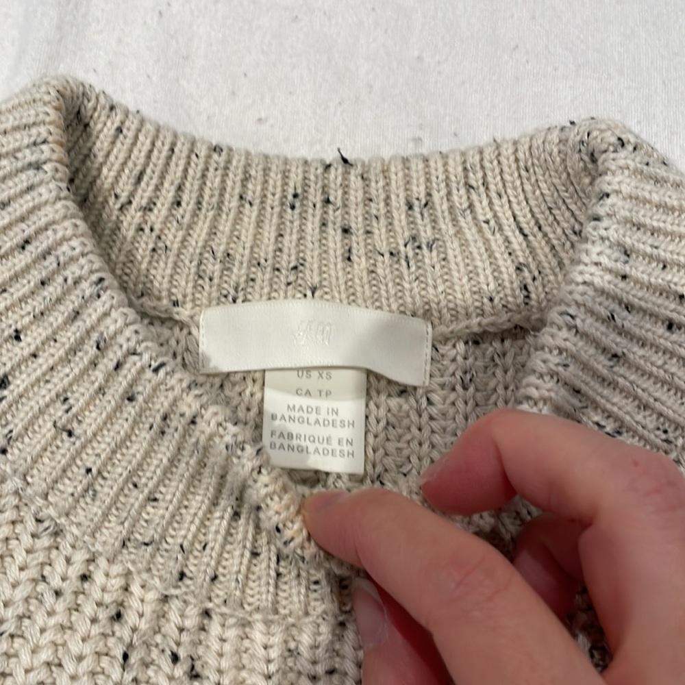 H&M sweater - Picture 2 of 3